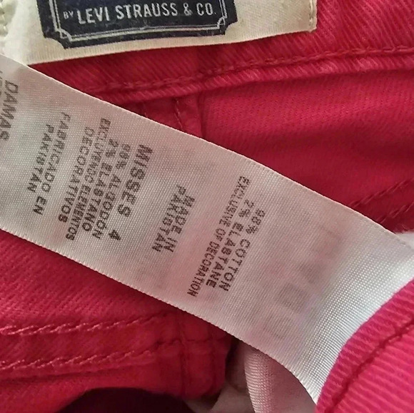 Signature Levi Strauss Capris Misses 4 NWOT - Picture 3 of 3